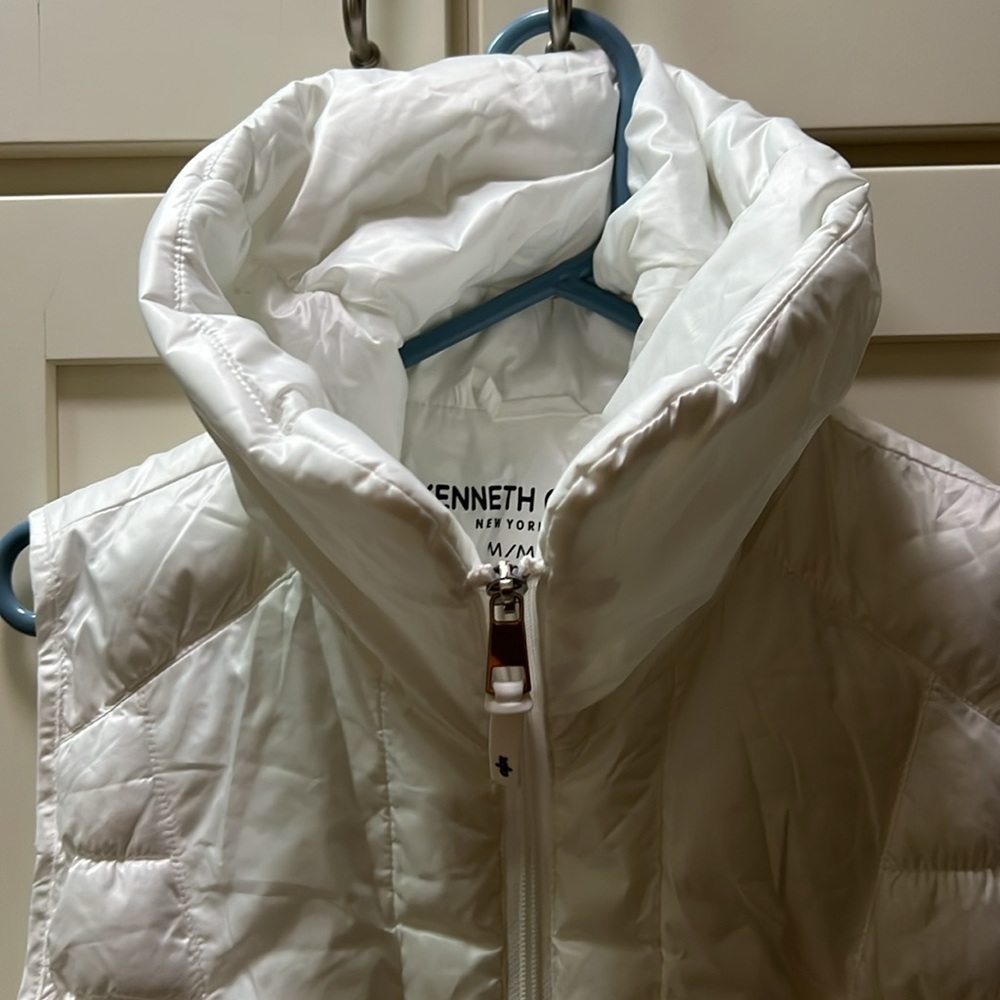 Kenneth Cole white sackable puffer vest - Picture 2 of 7